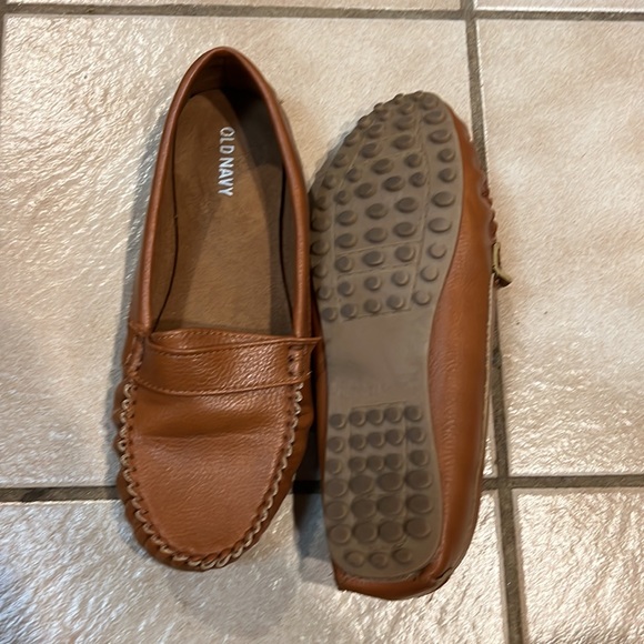Old Navy Moccasins size 6. Worn once. - Picture 2 of 3